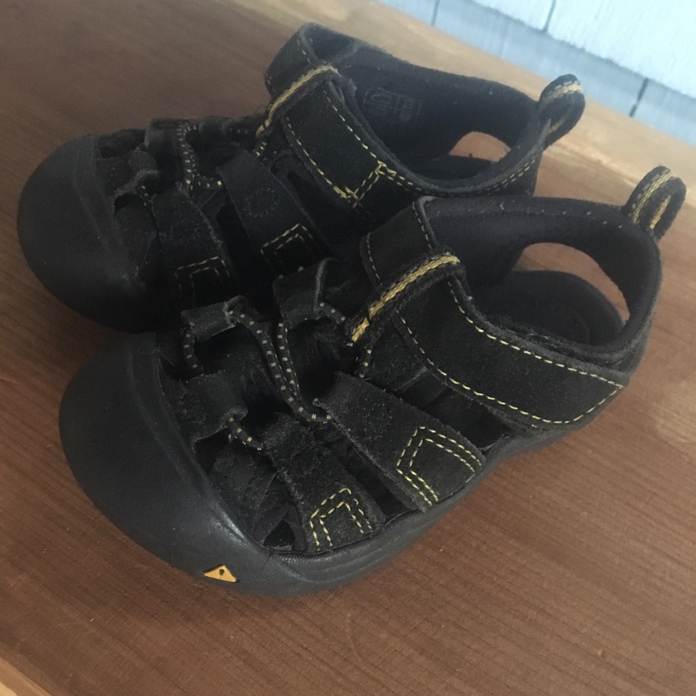 Keens Newport H2 Size 5 Black Keen Sandals